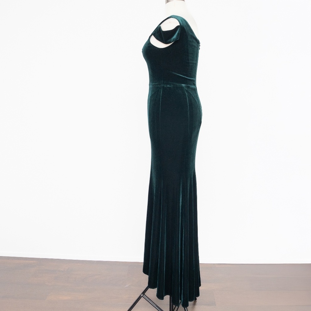 Betsy &‎ Adam | New! Ella long velvet one shoulder gown - Picture 7 of 12